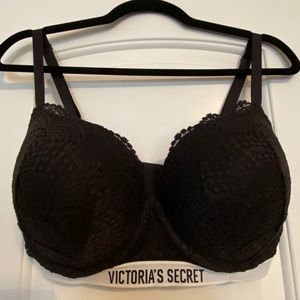 Victoria’s Secret black lace bra